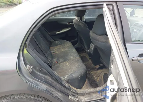 2011 Toyota Corolla S z USA, uszkodzony, nr VIN 2T1BU4EE1BC679049